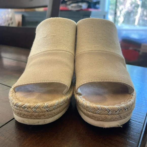 TOMS Beige Wedge Espadrille Sandals, size 9 - Picture 4 of 6